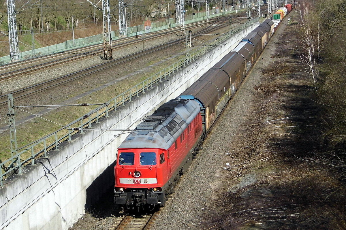 Am 04.04.2018 kam die 232 280-0 von DB Cargo  AG, aus Richtung Stendal und fuhr in Richtung Braunschweig .