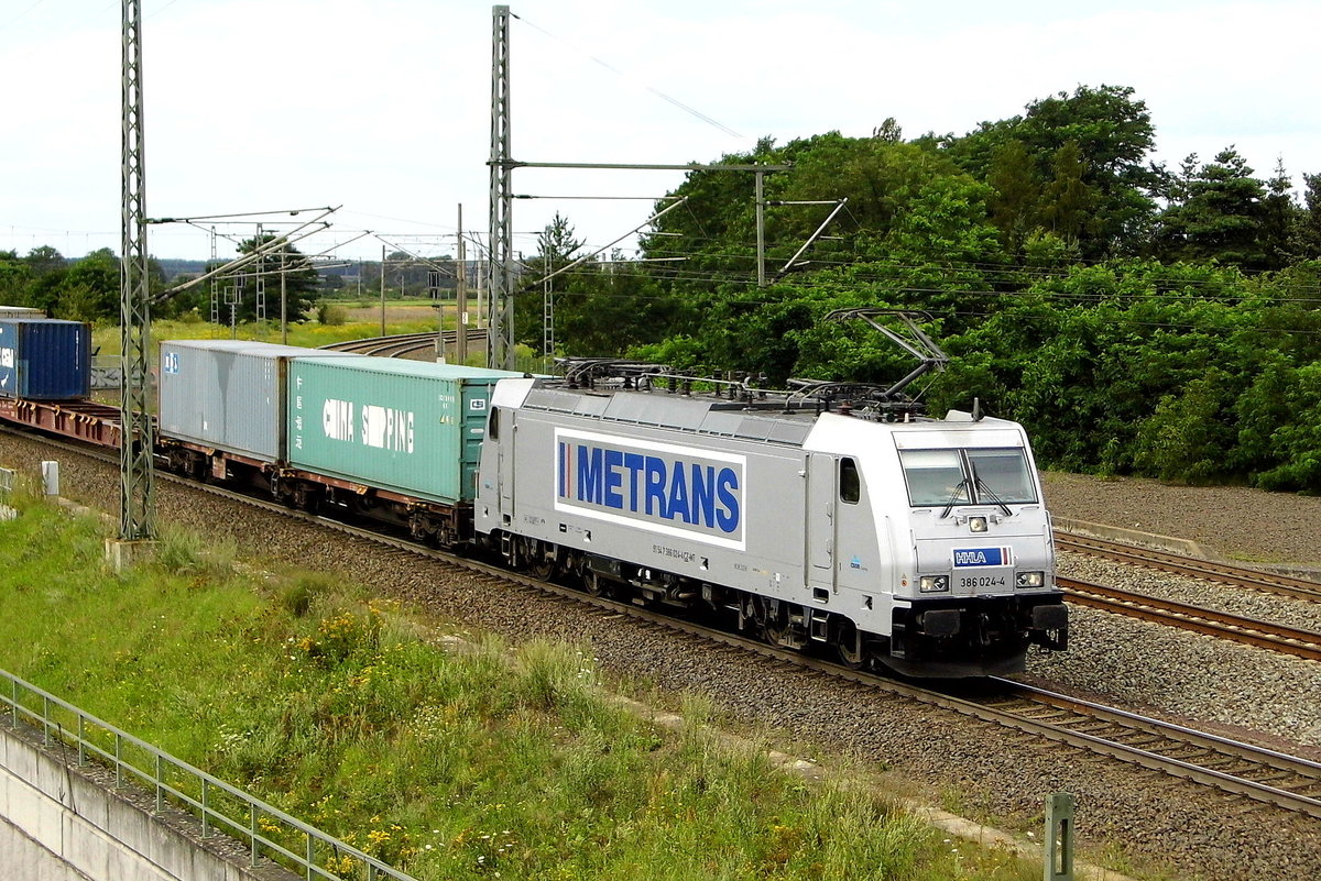 Am 04.08.2017 kam die  386 024-4 von METRANS aus Richtung Salzwedel und fuhr nach Stendal .