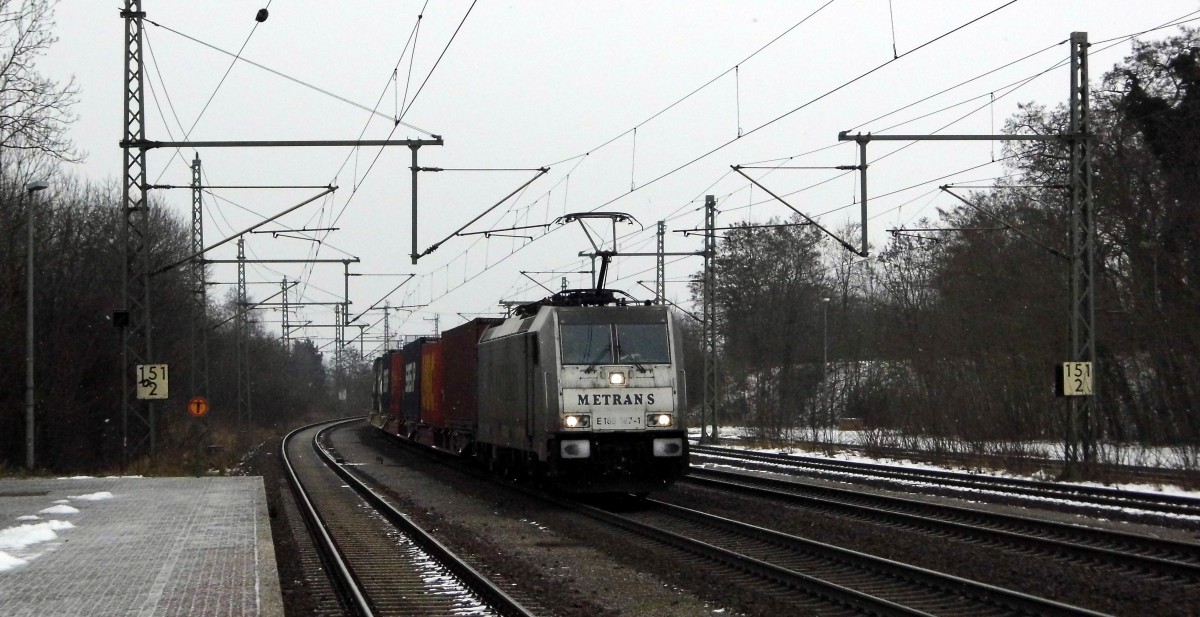 Am 05.02.2015 kam die  E 186 187-1  von der METRANS aus Richtung Magdeburg nach Niederndodeleben und fuhr weiter in Richtung Braunschweig .