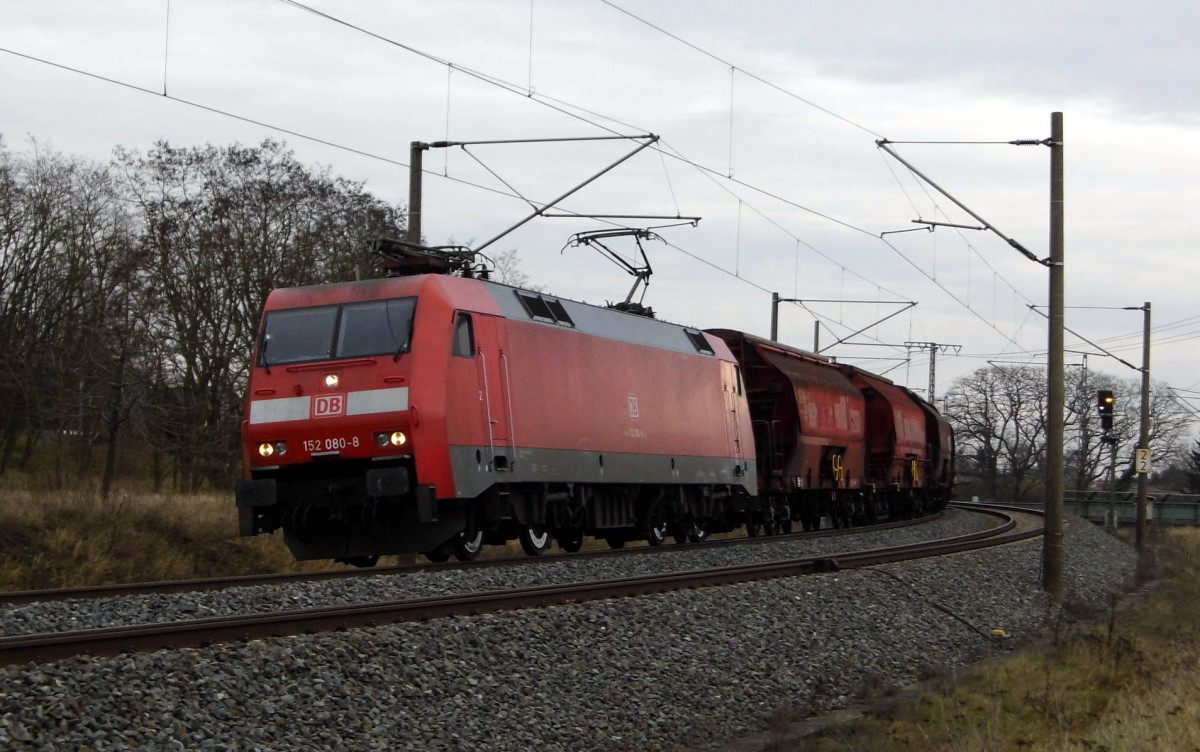 Am 05.02.2016 kam die 152 080-8 von    DB Schenker aus Richtung Stendal und fuhr weiter in Richtung Wittenberge .