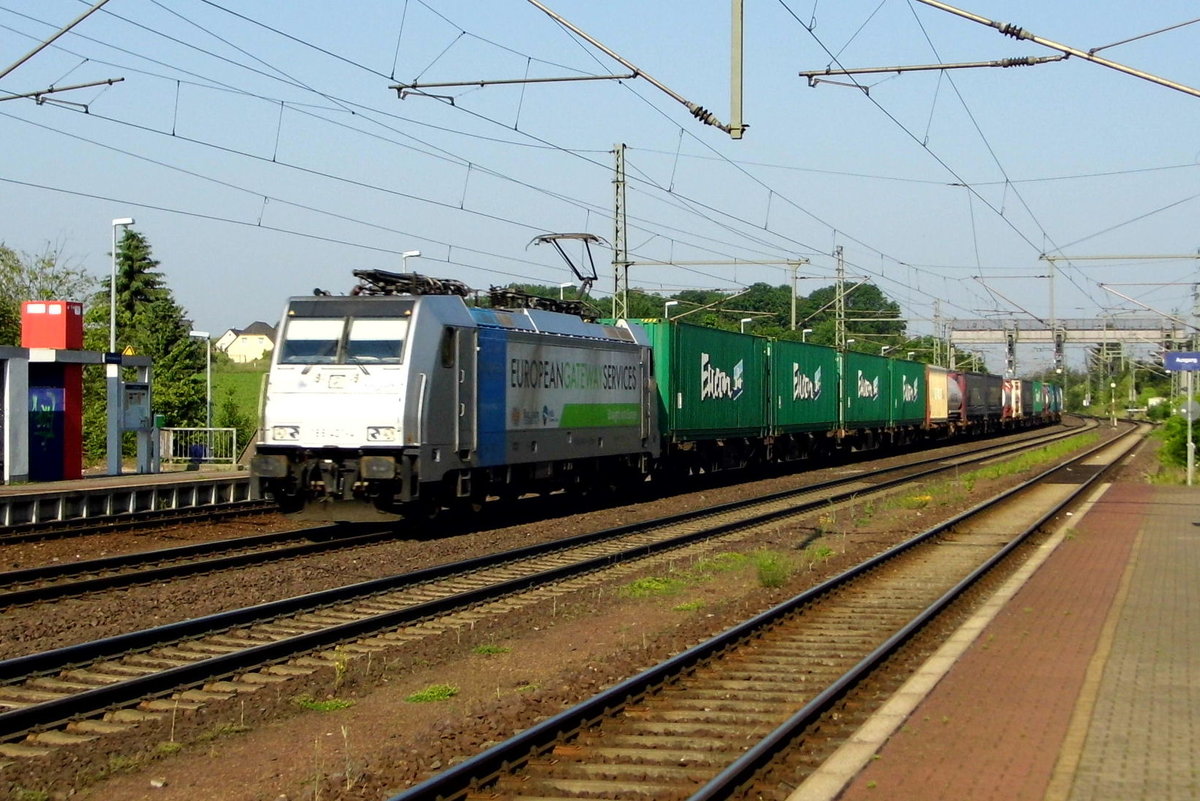 Am 05.06.2016 kam die  186 421-4 von der Rurtalbahn Cargo (Railpool) aus Richtung Braunschweig nach Niederndodeleben und fuhr weiter in Richtung Magdeburg .