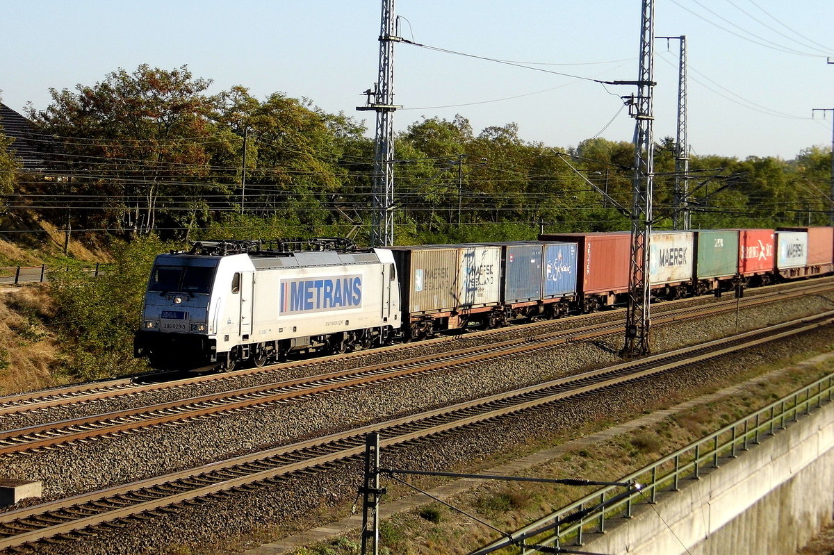 Am 05.10.2018 kam die 386 029-3 von METRANS aus Richtung Stendal und fuhr weiter in Richtung Wittenberge .