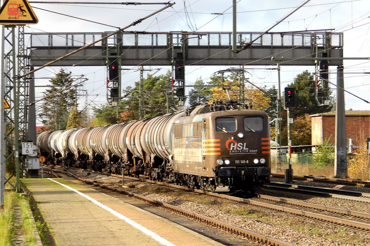 Am 05.11.2020 kam die 151 145-0 von der HSL Logistik GmbH,  aus Richtung Braunschweig nach Niederndodeleben und fuhr weiter in Richtung Magdeburg .