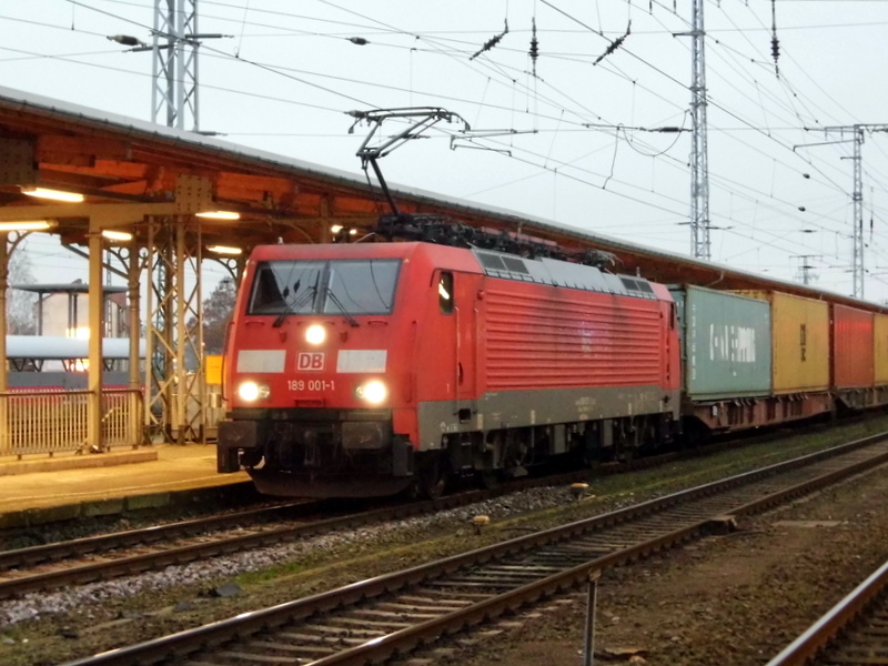 Am 06 .12.2014 kam die 189 001-1 von der DB aus Richtung Wittenberge nach Stendal und fuhr weiter in Richtung Magdeburg .
