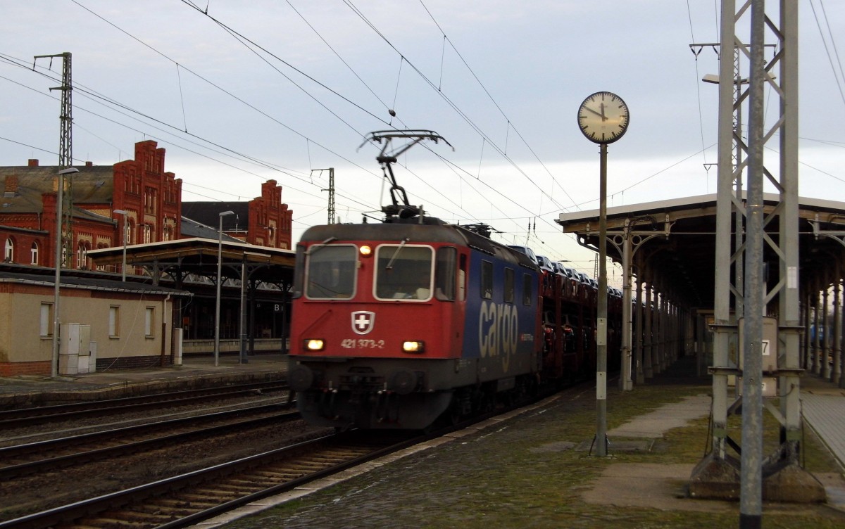 Am 06.02.2016 kam die 421 373-2 von der HSL (SBB Cargo) aus Richtung Magdeburg nach Stendal und fuhr weiter in Richtung Salzwedel .