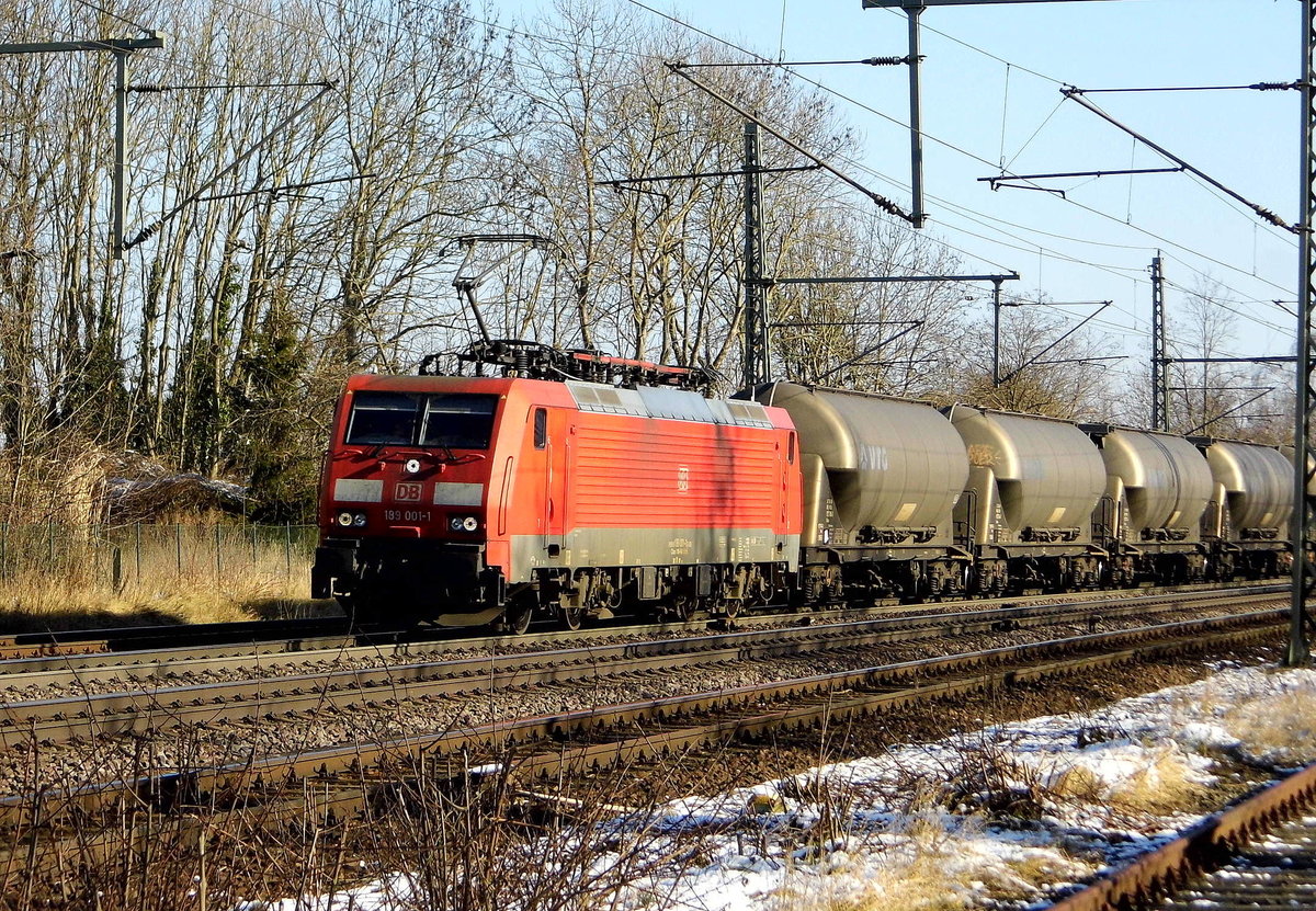 Am 06.02.2018 kam die 189 001-1 von  DB Cargo Deutschland AG, aus Richtung Magdeburg nach Niederndodeleben und fuhr weiter in Richtung Braunschweig .