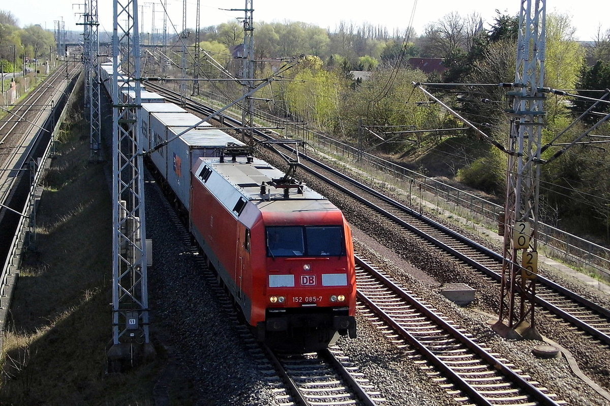 Am 06.04.2017 kam die 152 085-7 von der  DB Cargo Deutschland AG, aus Richtung Stendal und fuhr weiter in Richtung Wittenberge .