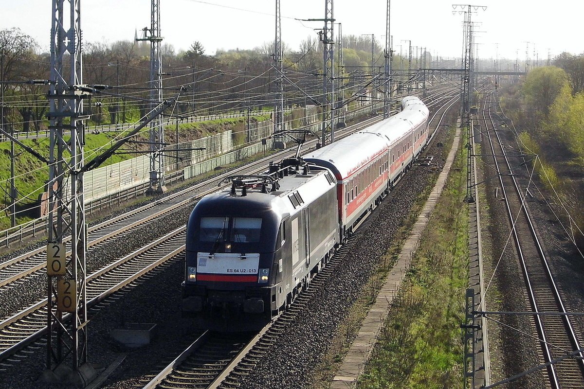 Am 06.04.2017 kam die  182 513-2 von der DB Cargo Deutschland AG, (MRCE Dispolok) aus Richtung Stendal und fuhr weiter in Richtung Salzwedel .