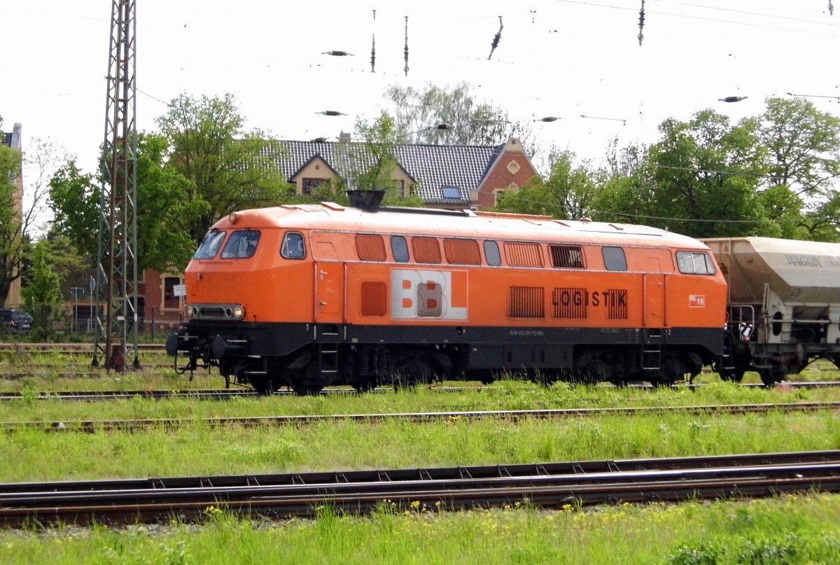 Am 06.05.2015 fuhr die   225 015-7 Lok 19 von der BBL LOGISTIK     aus Stendal weiter in Richtung Berlin .  