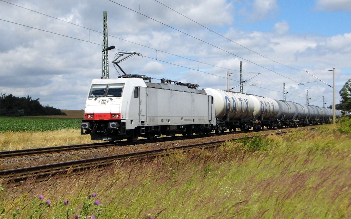 Am 06.07.2016 kam die E 186 138 von der ITL aus der Richtung Stendal nach Demker und fuhr weiter in Richtung Magdeburg .