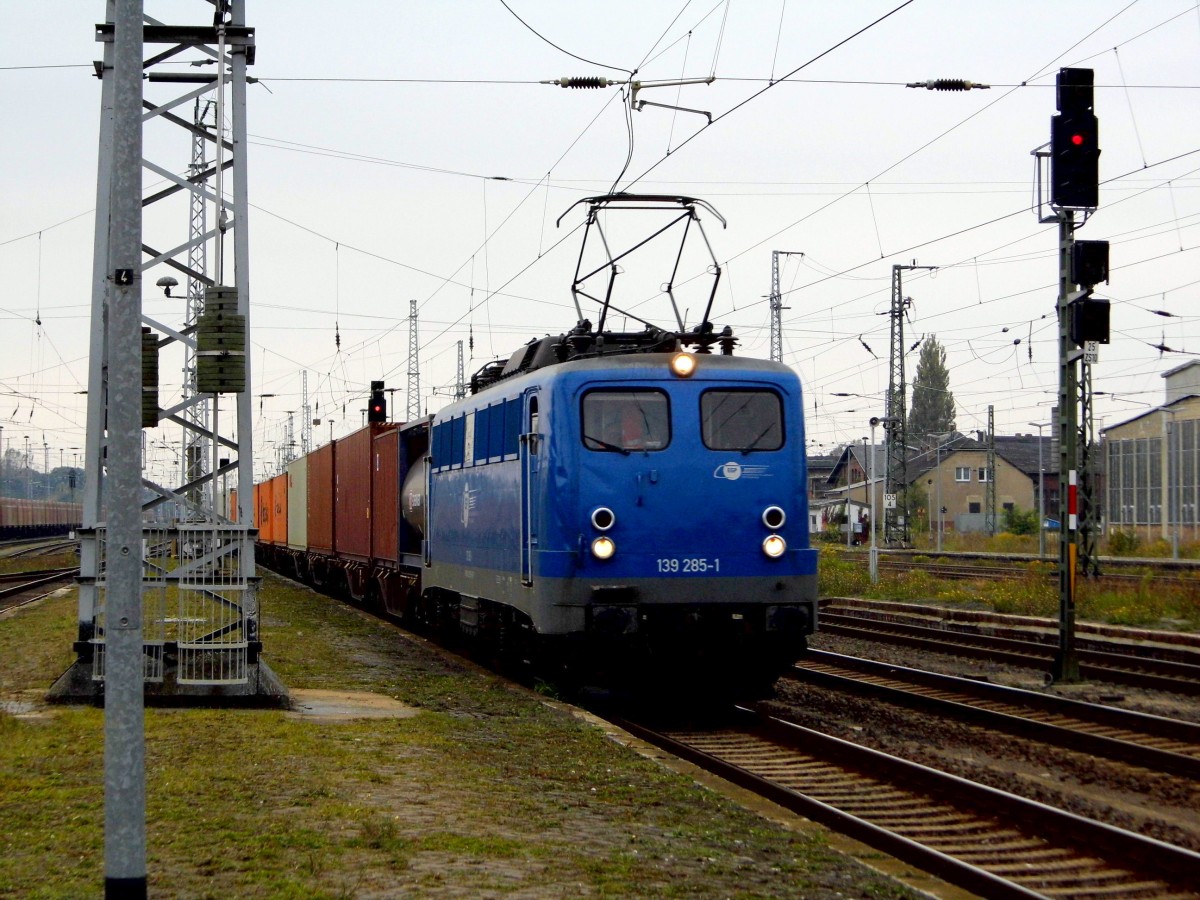 Am 06.10.2015 kam die 139 285-1 von der EGP aus Richtung Salzwedel nach Stendal und fuhr weiter in Richtung Magdeburg .