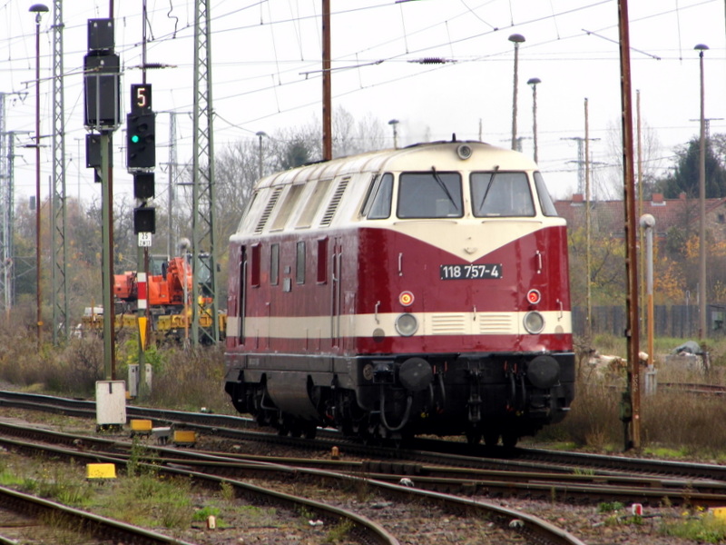 Am 06.11.2014 fuhr die 118 757-4 von der EBS aus Stendal nach Magdeburg. 