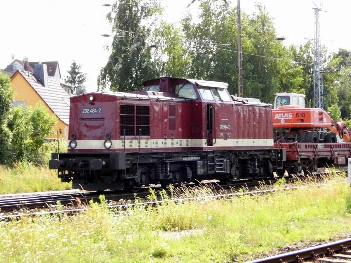 Am 07.08.2015 Rangierfahrt von der 202 484-2 von der CLR in Stendal .