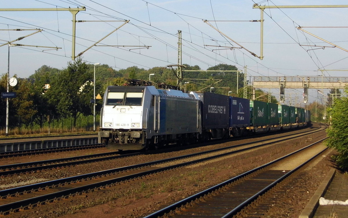 Am 07.09.2016 kam die 186 428-9 von der Rurtalbahn Cargo (Railpool) aus Richtung Braunschweig nach Niederndodeleben und fuhr weiter in Richtung Magdeburg .