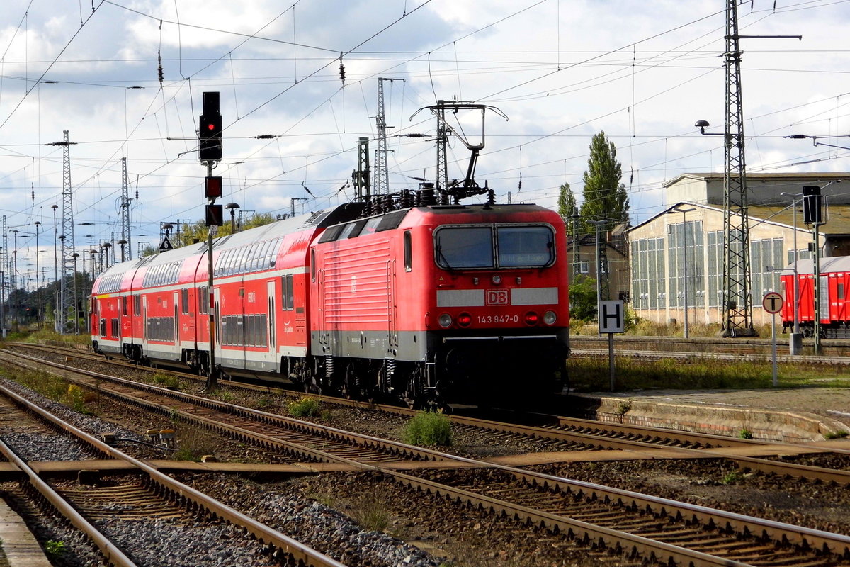 Am 07.10.2016 kam die 143 947-0   aus Richtung Magdeburg nach Stendal und fuhr weiter in Richtung Salzwedel .