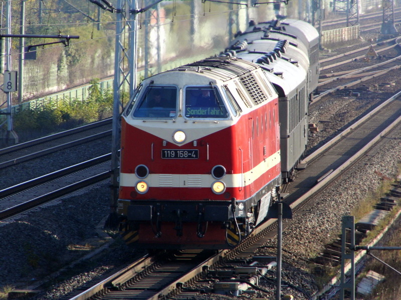 Am 07.11.2014 kam die 119 158-4 aus Richtung Stendal und fuhr weiter in Richtung Salzwedel .