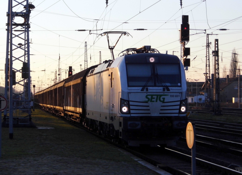 Am 07.11.2014 kam die 193 831 von der SETG aus Richtung Wittenberge nach Stendal und fuhr weiter in Richtung Magdeburg. 