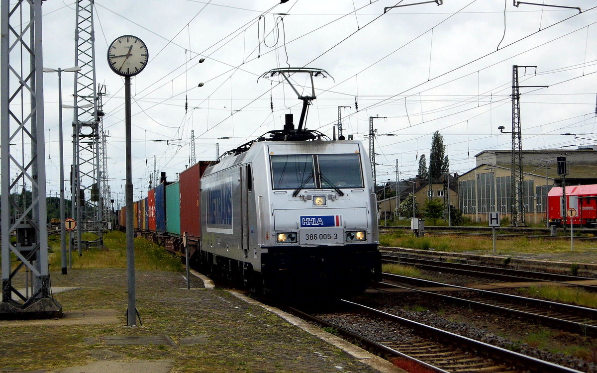 Am 08.06.2017 kam die 386 005-3 von METRANS aus Richtung Salzwedel nach Stendal und fuhr weiter in Richtung Magdeburg .
