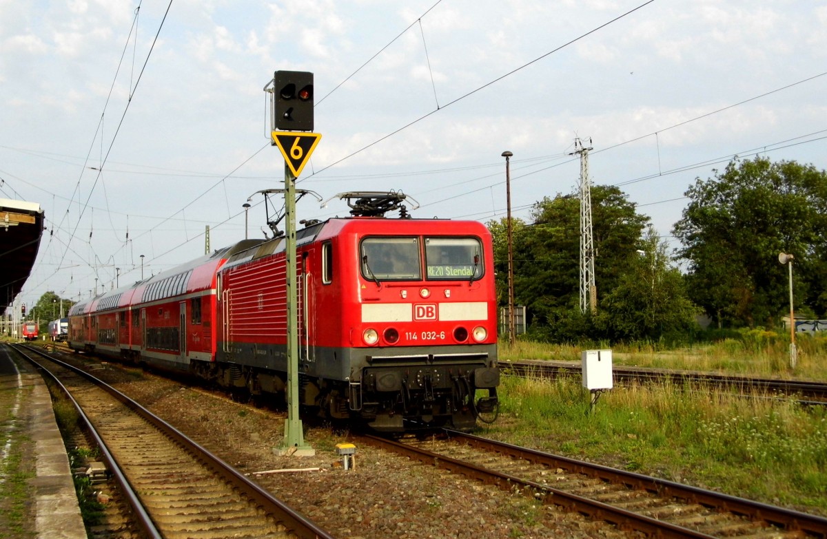 Am 08.08.2015 Rangierfahrt von der 114 032-6 von der DB in Stendal .