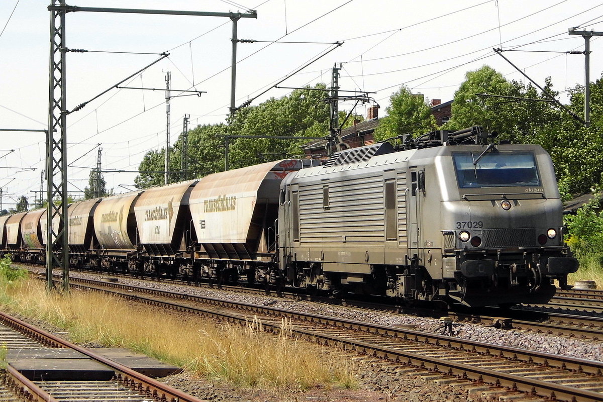 Am 08.08.2017 kam die 37029 von der RRI - Rhenus Rail St. Ingbert GmbH, (AKIEM) aus Richtung Braunschweig nach Niederndodeleben und fuhr weiter in Richtung Magdeburg .