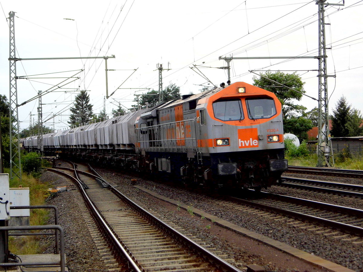Am 08.08.2017 kam die  hvle V330.4 (250 004-9) aus Richtung Braunschweig nach Niederndodeleben und fuhr weiter in Richtung Magdeburg .