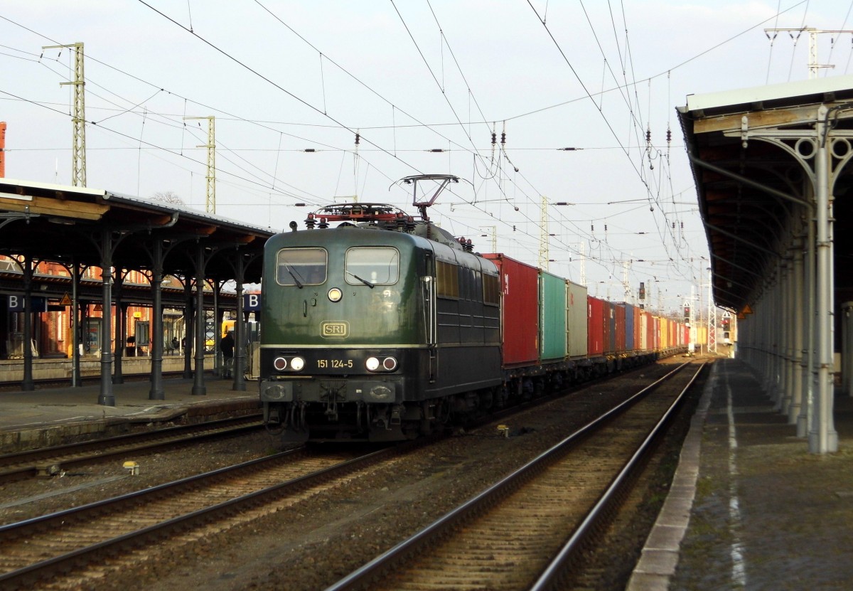 Am 09.03.2016 kam die 151 124-5 von der  HSL Logistik (SRI) aus Richtung Magdeburg nach Stendal und fuhr weiter in Richtung Wittenberge.