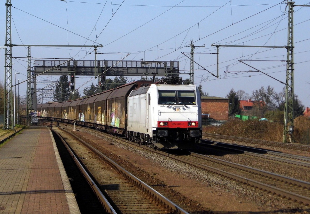 Am 09.03.2016 kam die 185 580-8 von der ITL aus Richtung Braunschweig nach Niederndodeleben und fuhr weiter in Richtung Magdeburg .