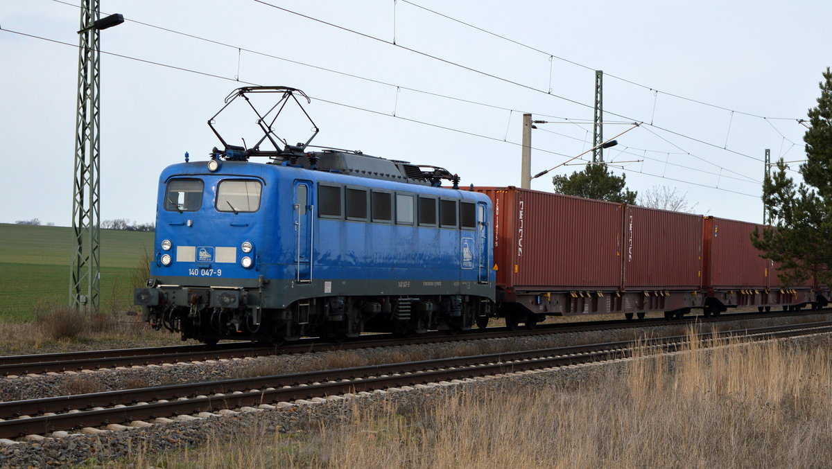 Am 09.03.2021 kam die   140 047-9 von METRANS (PRESS) aus der Richtung Stendal nach Demker und fuhr weiter in Richtung Magdeburg .