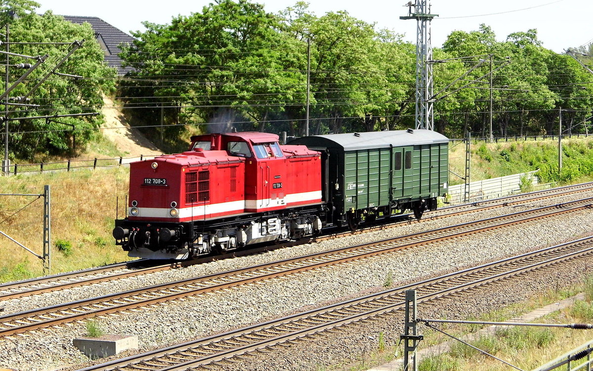 Am 09.06.2017 kam die 112 708-3 (202 708-4)  von der  MTEG - Muldental Eisenbahnverkehrsgesellschaft mbH, (PRESS) aus Richtung Stendal und fuhr weiter in Richtung Wittenberge .