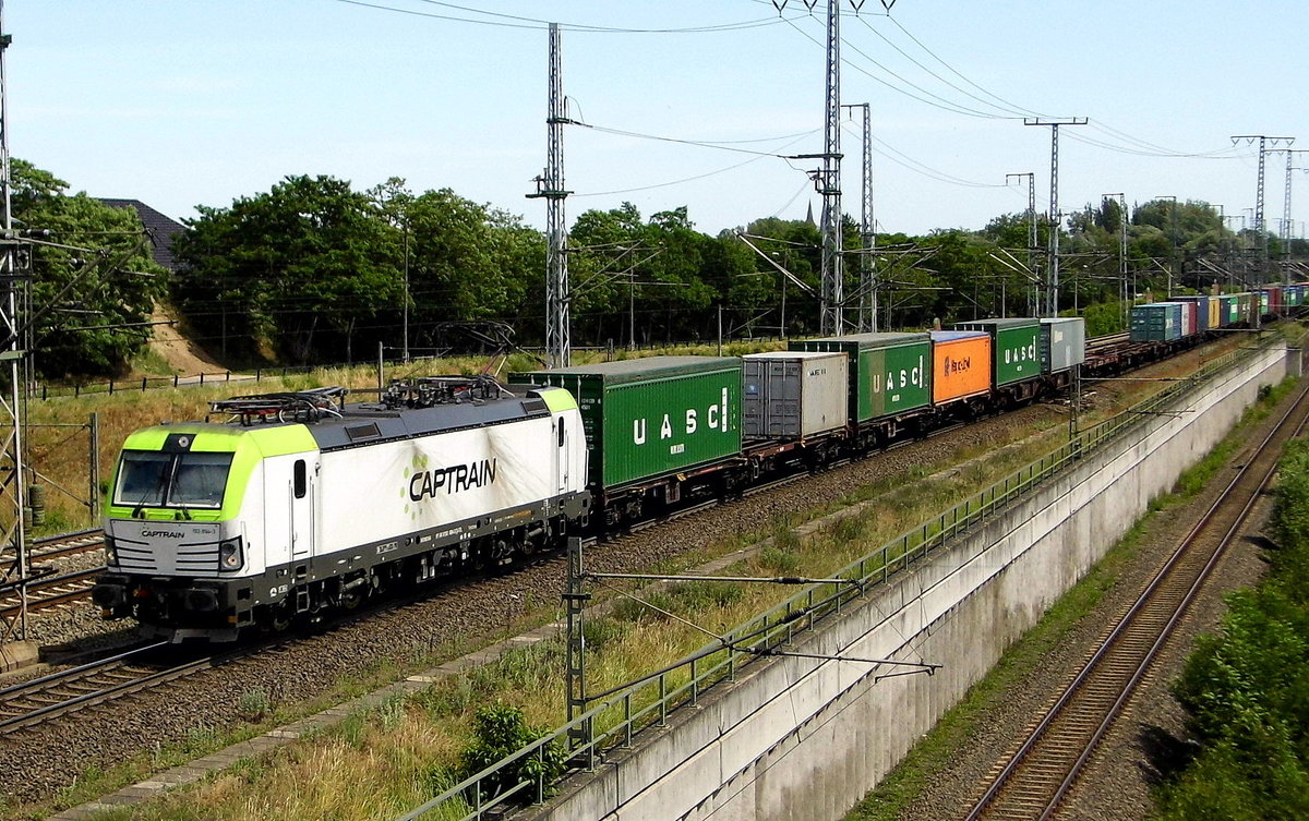  Am 09.06.2017 kam die 193 894-3 von CAPTRAIN aus Richtung Stendal und fuhr weiter in Richtung Salzwedel .