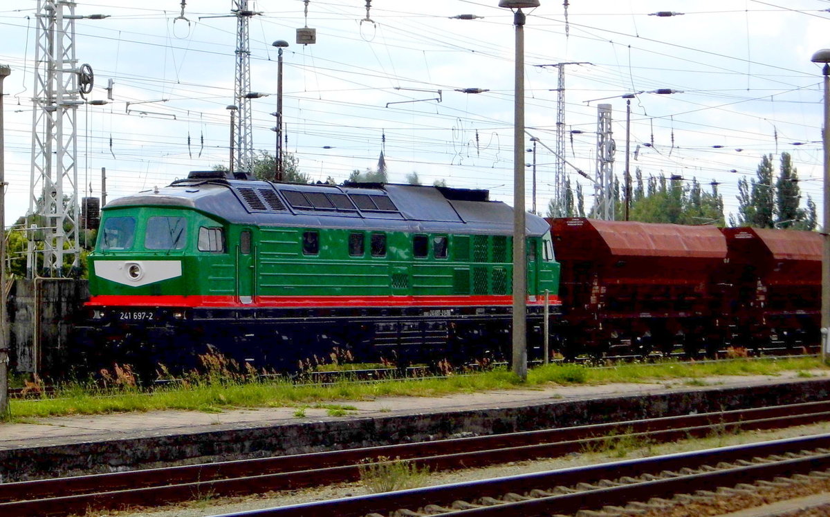 Am 09.07.2016 kam die 241 697-2   aus Richtung  Salzwedel nach Stendal und fuhr weiter in Richtung Magdeburg .