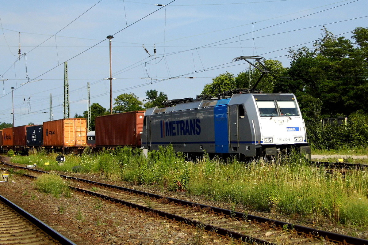 Am 09.07.2017 kam die   186 433-9 von METRANS ( Railpool ) aus Richtung Magdeburg nach Stendal und fuhr weiter in Richtung Salzwedel  .