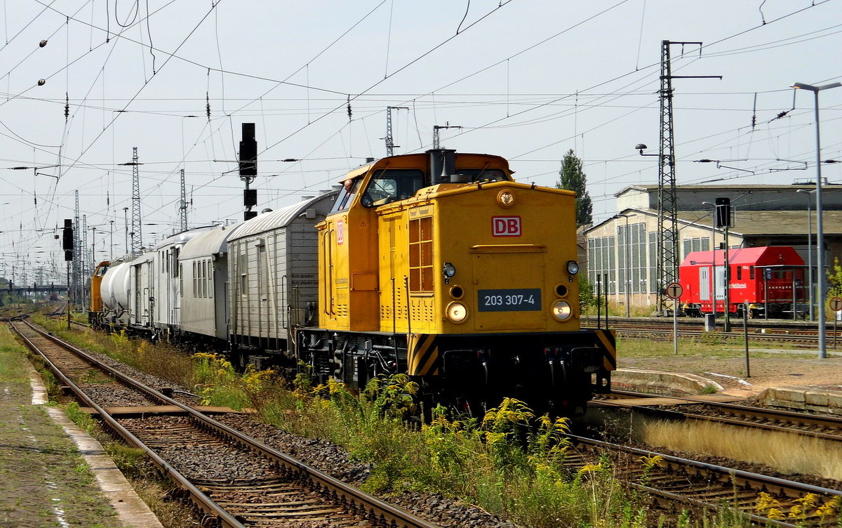 Am 09.08.2018 Rangierfahrt von die 203 307-4 von DB Netz AG,  in Stendal .