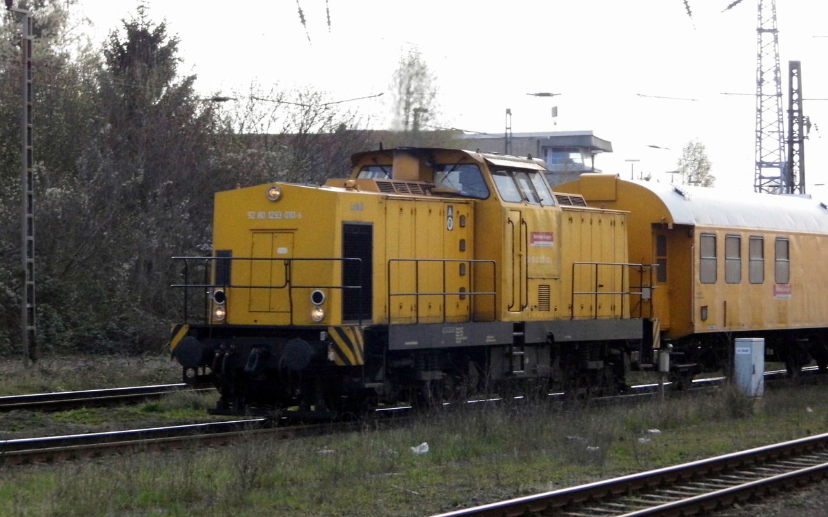Am 10.04.2016 kam die 293 010-5 von der Bahnbau Gruppe  aus Richtung Salzwedel nach Stendal und fuhr weiter in Richtung Magdeburg.