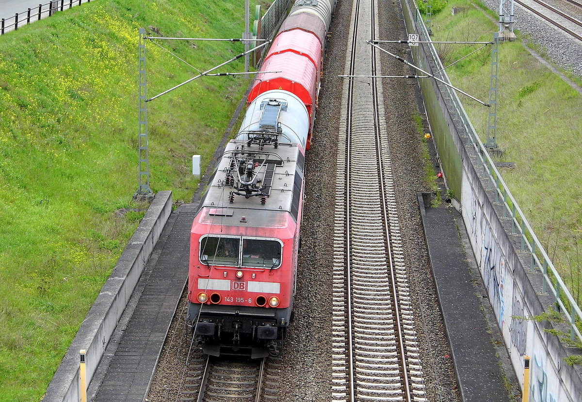 Am 10.05.2017 kam die 143 195-6 von der DB Cargo  AG , aus Richtung Stendal und fuhr weiter in Richtung Braunschweig .