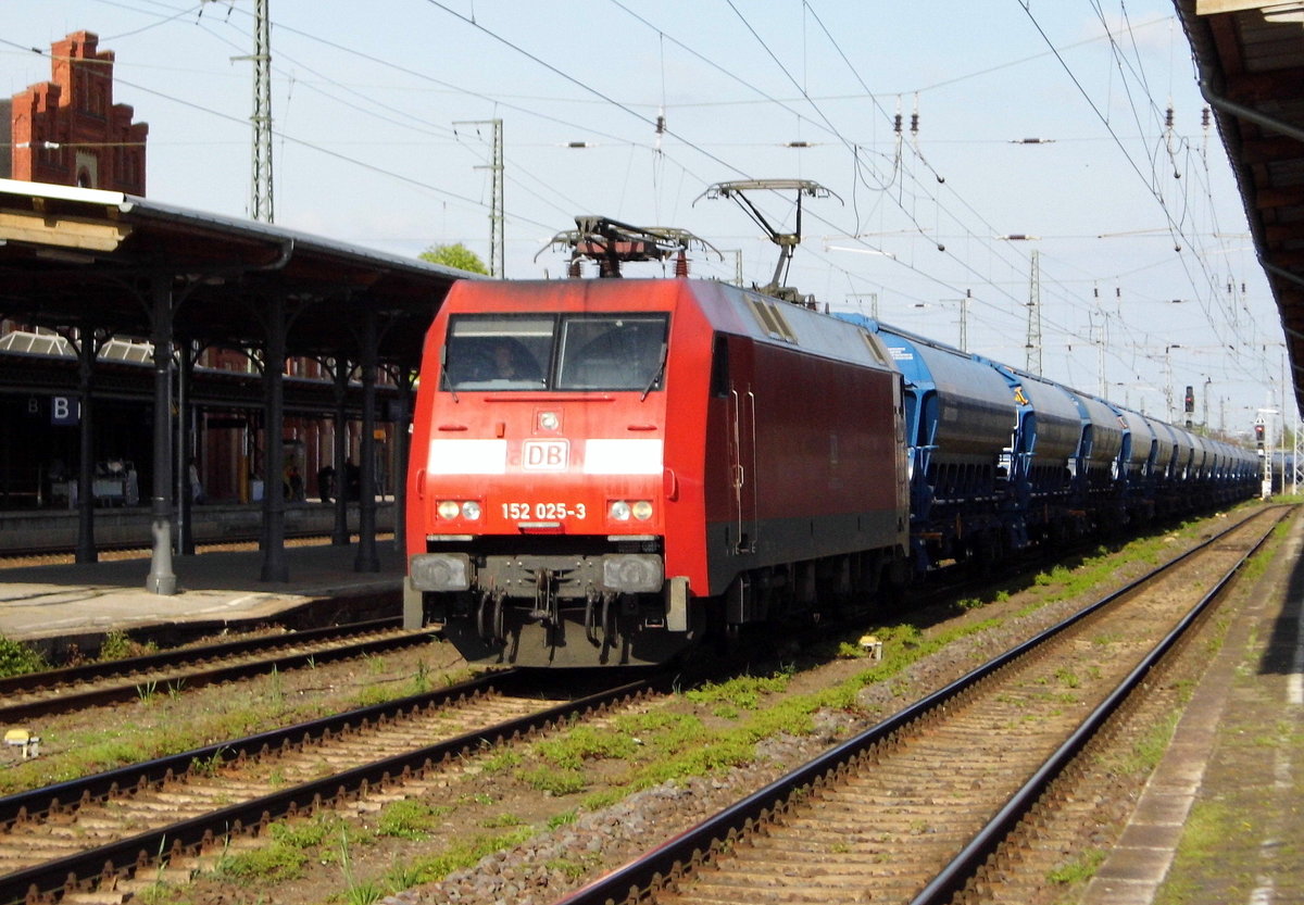 Am 10.05.2017 kam die  152 015-4  von der   DB Cargo Deutschland AG,  aus Richtung Magdeburg nach Stendal und fuhr weiter in Richtung Braunschweig .