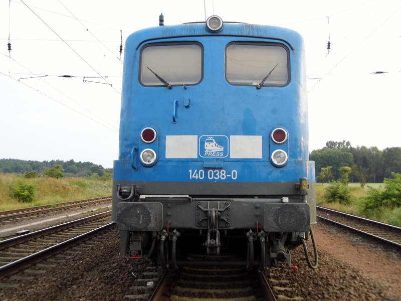 Am 10.08.2014 war die 140 038-0 von der Press in Borstel bei Stendal abgestellt.