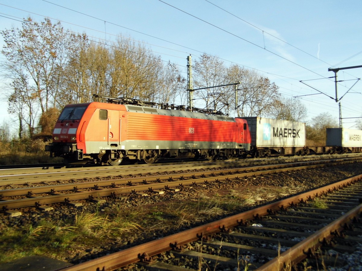 Am 10.12.2015 kam die 189 014-4 von DB Schenker aus Richtung Magdeburg nach Niederndodeleben und fuhr weiter in Richtung Braunschweig .