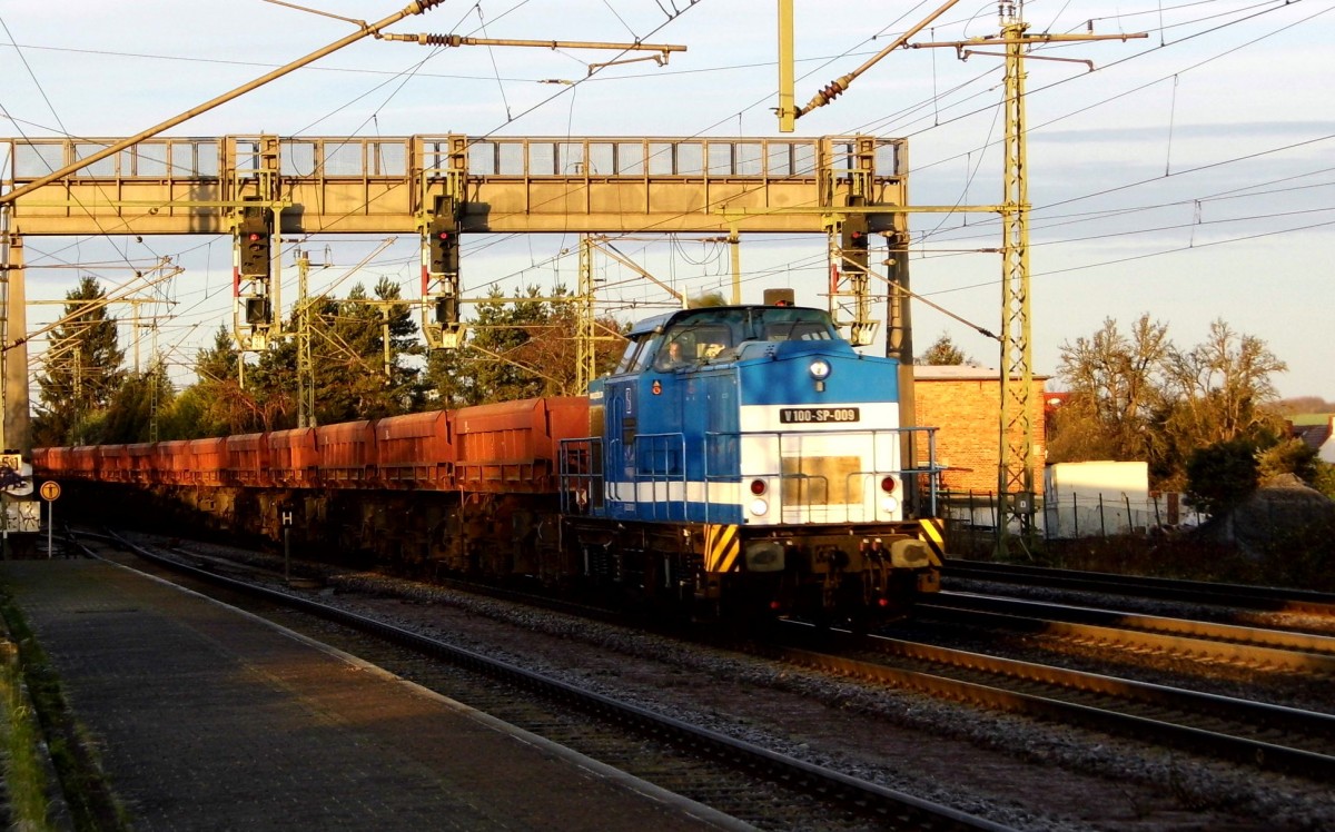 Am 10.12.2015 kam die  203 129-3 von der Spitzke Logistik GmbH,  aus Richtung Braunschweig nach Niederndodeleben und fuhr weiter in Richtung Magdeburg .