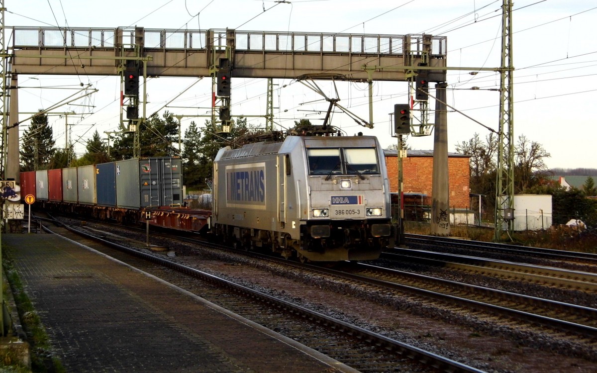 Am 10.12.2015 kam die 386 005-3 von METRANS aus Richtung Braunschweig  nach Niederndodeleben und fuhr weiter in Richtung Magdeburg .