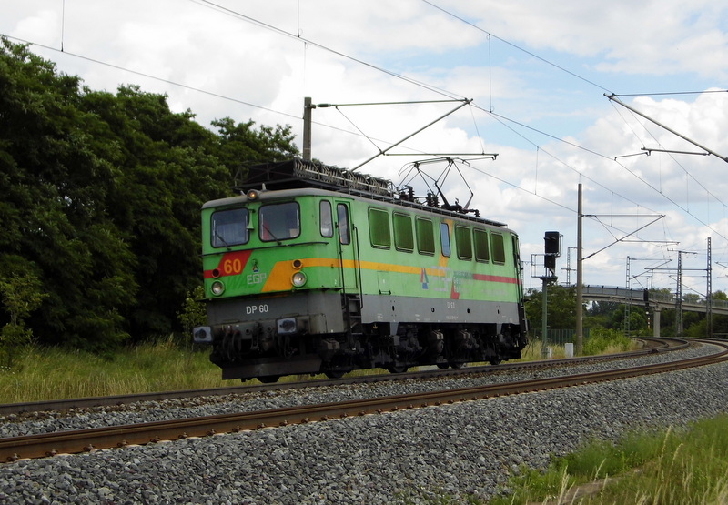 Am 1.07.2014 kam die 142 128 als DP 60 von der EGP aus der Richtung Stendal und fuhr nach  Wittenberge  .
