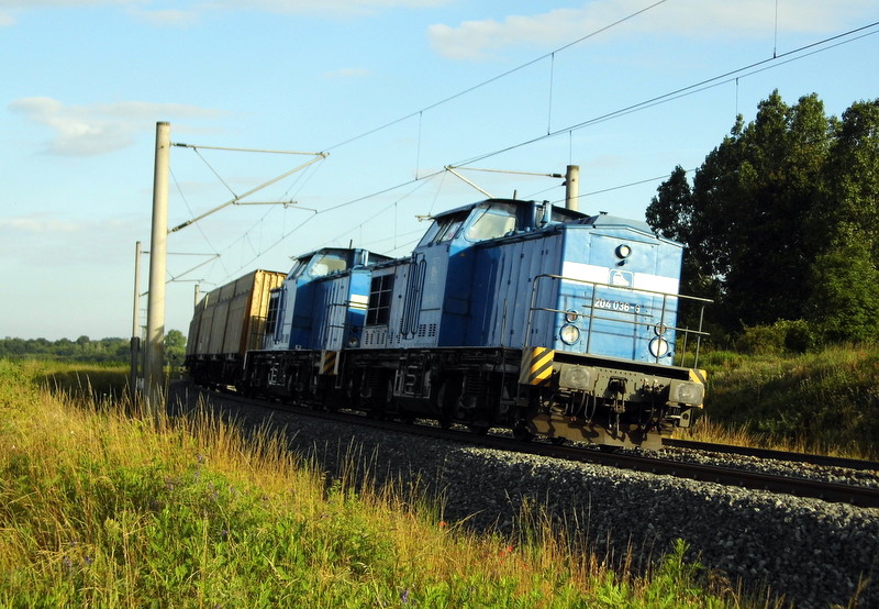 Am 1.07.2014 kam die 204 036-6 und die 204 033-9 von der Press aus der Richtung Niedergörne und fuhr nach Stendal .
