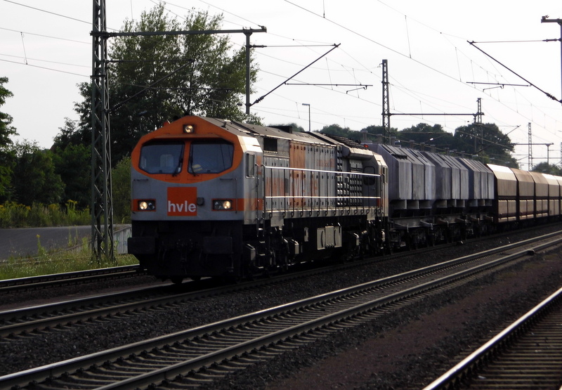 Am 1.08.2014 kam die v 330.3 1250 011 von der HVLE aus Richtung Braunschweig nach Niederndodeleben und fuhr weiter in Richtung Magdeburg . 