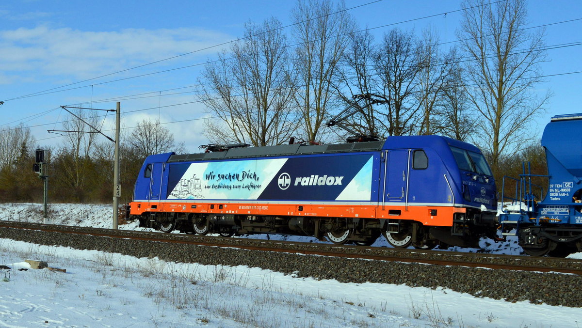Am 11.02.2021 kam die 187 317-3 von Raildox GmbH & Co. KG, aus Richtung Stendal und fuhr weiter in Richtung Wittenberge .