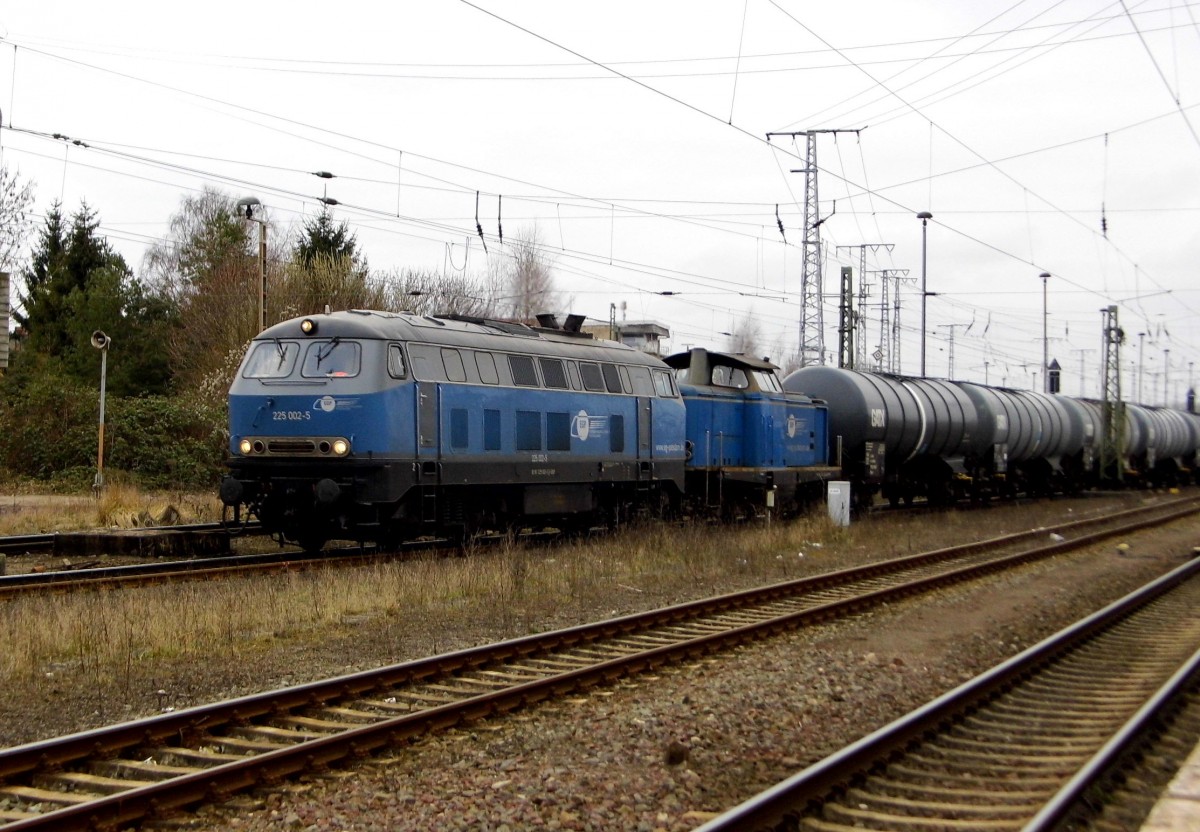 Am 11.03.2016 kamen die 225 002-5 und die 212 272-9 von der EGP aus Richtung Wittenberge nach Stendal und fuhr weiter in Richtung Magdeburg .