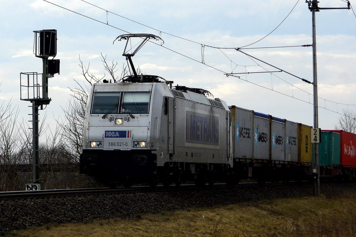 Am 11.03.2018 kam die 386 021-0 von METRANS aus Richtung Salzwedel und fuhr weiter in Richtung Stendal .