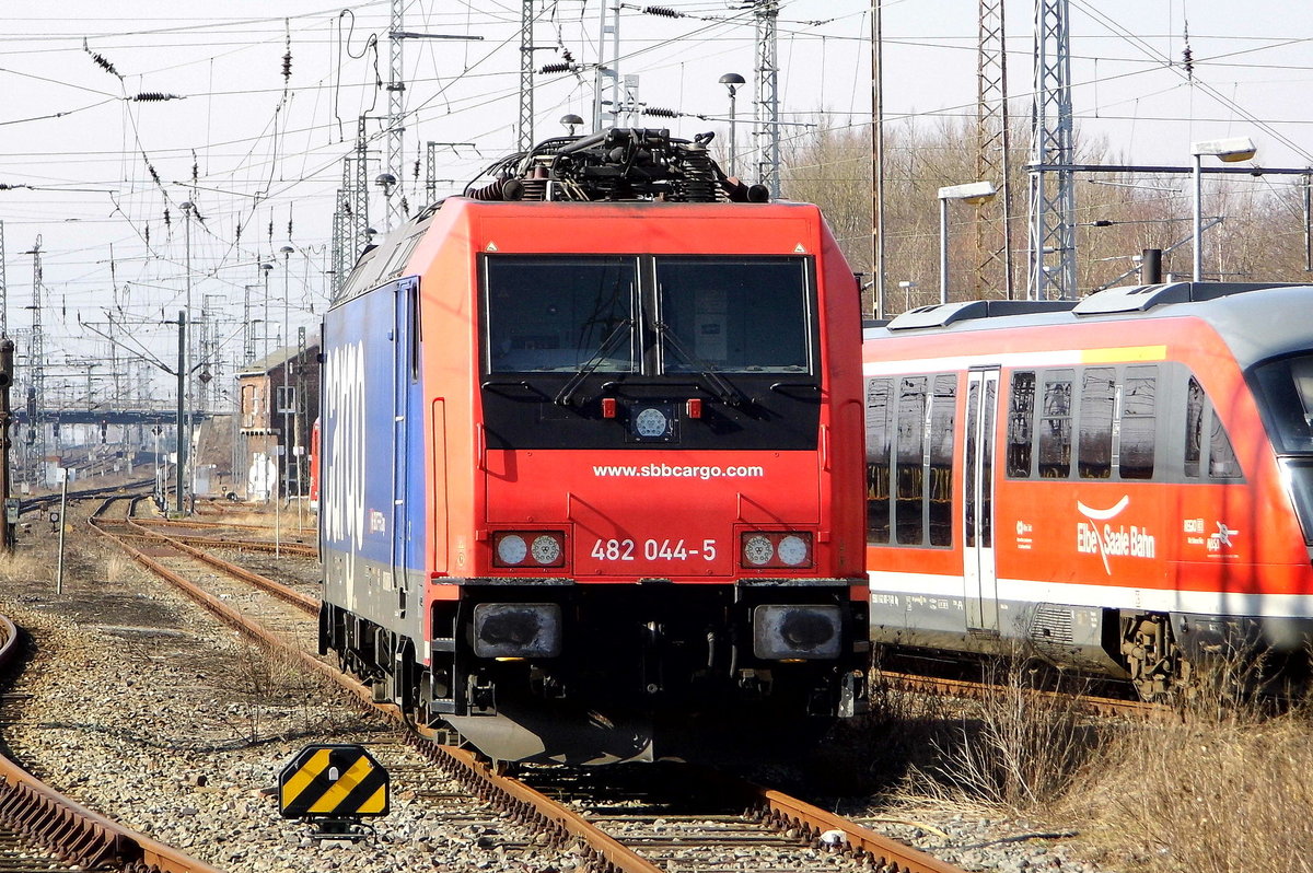 Am 11.03.2018 war die 482 044-5 von Raildox (SBB Cargo) in Stendal abgestellt.
