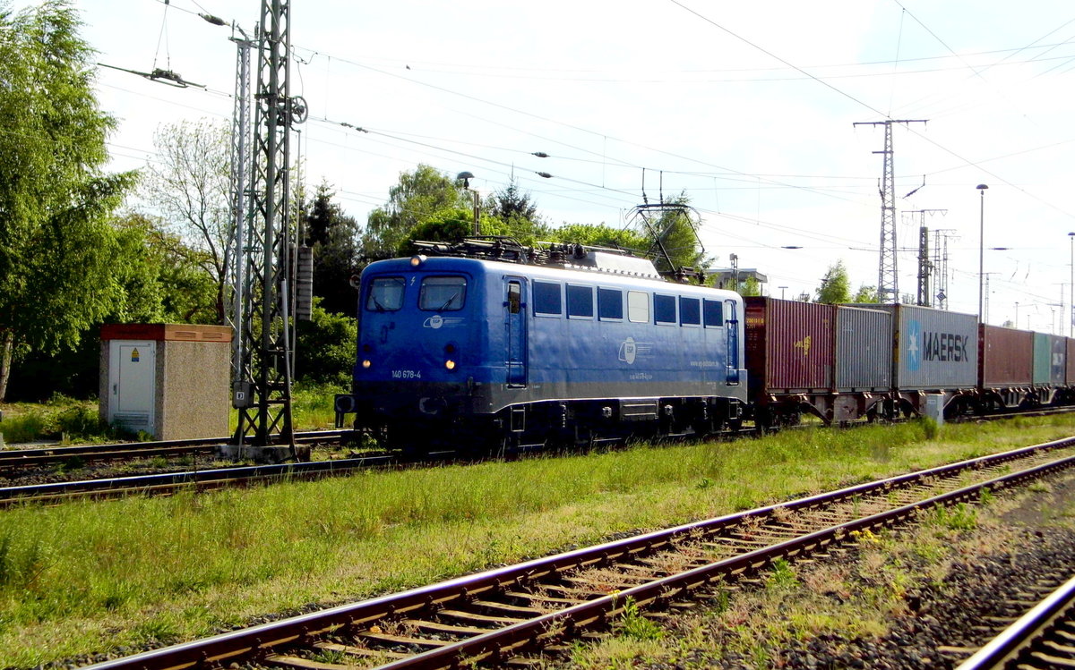 Am 11.05.2016 kam die 140 678-4 von der EGP aus Richtung Salzwedel nach Stendal und fuhr weiter in Richtung Berlin .