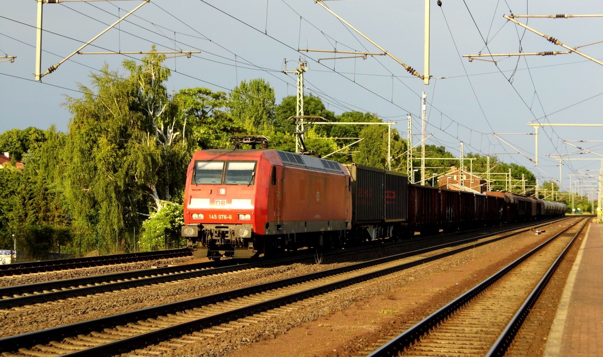 Am 11.06.2015 kam die 145 076-6 von der DB aus Richtung Magdeburg nach Niederndodeleben und fuhr weiter in Richtung Braunschweig .