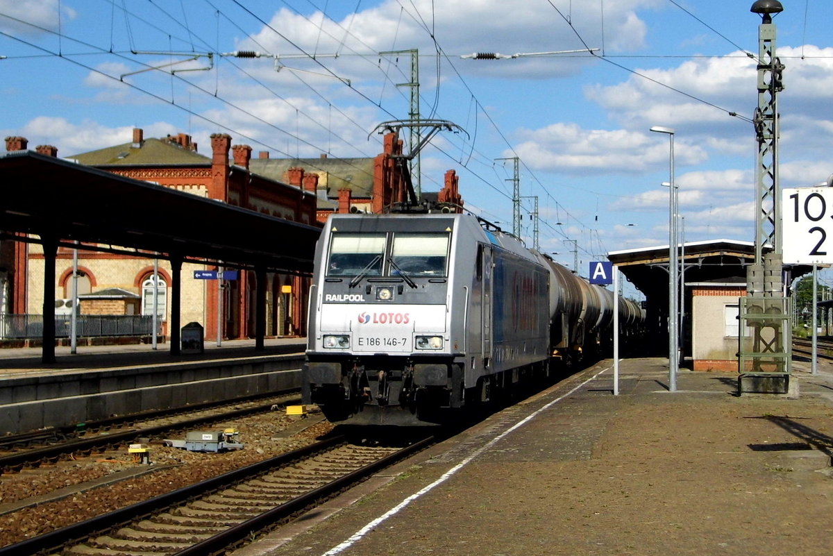 Am 11.06.2016 kam die  E 186 146-7 von LOTOS (Railpool)  aus Richtung Berlin nach Stendal und fuhr weiter in Richtung Salzwedel .